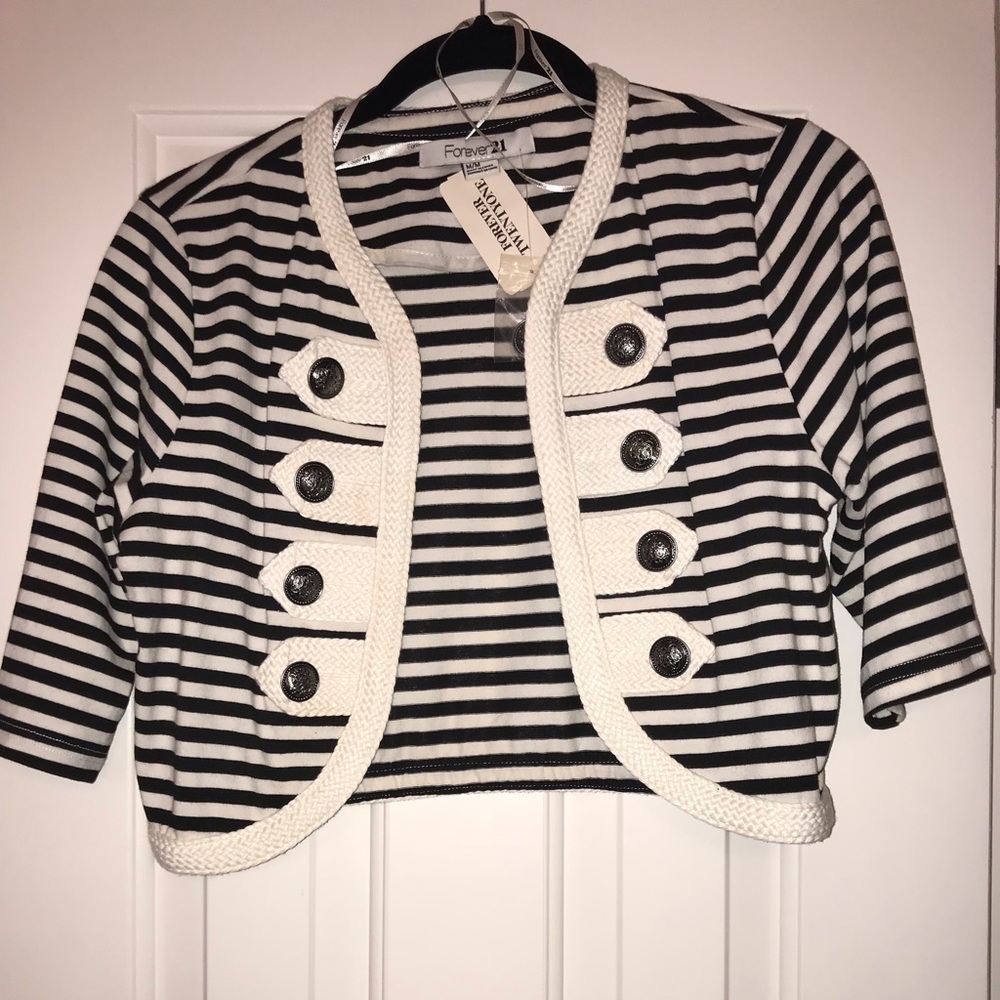 🌷Sale l Forever 21  Black/Ivory open cropped top